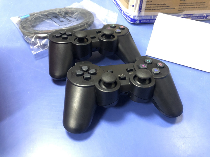 �������� ������������� USB-��������, ������ �����, ��� ��������� ����� DualShock �� 2010-� �����. ������ ��� ���� �� ����-�� �����, � ������� �� ������� �� ��������.