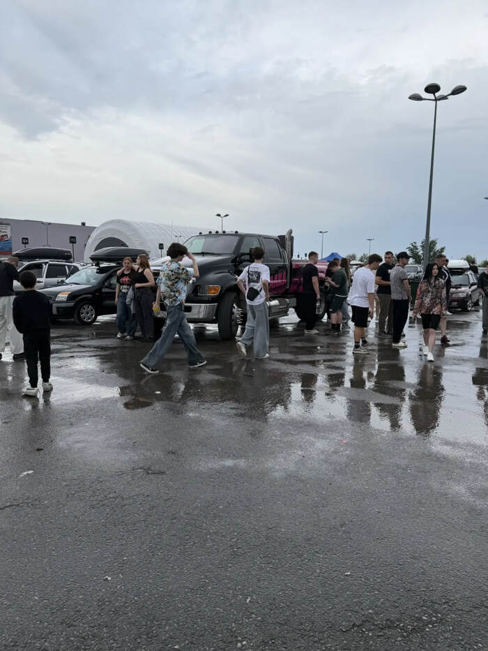 Вообще Ford и без лишнего внимания смотрится правильно.Но с леди в нём появляется совсем другое настроение. Как будто именно так всё и должно выглядеть 😄