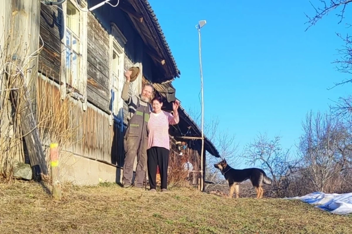 Со временем к Александру перебралась и его мама, вместе они пытаются строить новую жизнь / фото предоставлено Александром Багнером / АиФ-Псков