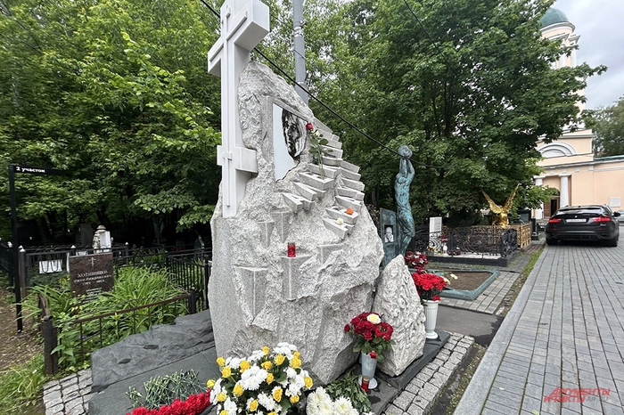 ����: <a href="https://pikabu.ru/story/lantselot_na_golgofe_kak_vyiglyadit_mogila_aleksandra_abdulova_v_ego_73letie_14017686?u=https%3A%2F%2Faif.ru%2F&t=%D0%90%D0%B8%D0%A4&h=f5982b8f2d6f8c417b8f18af99b707f0561b0035" title="https://aif.ru/" target="_blank" rel="nofollow noopener">���</a>/ ����� ����������