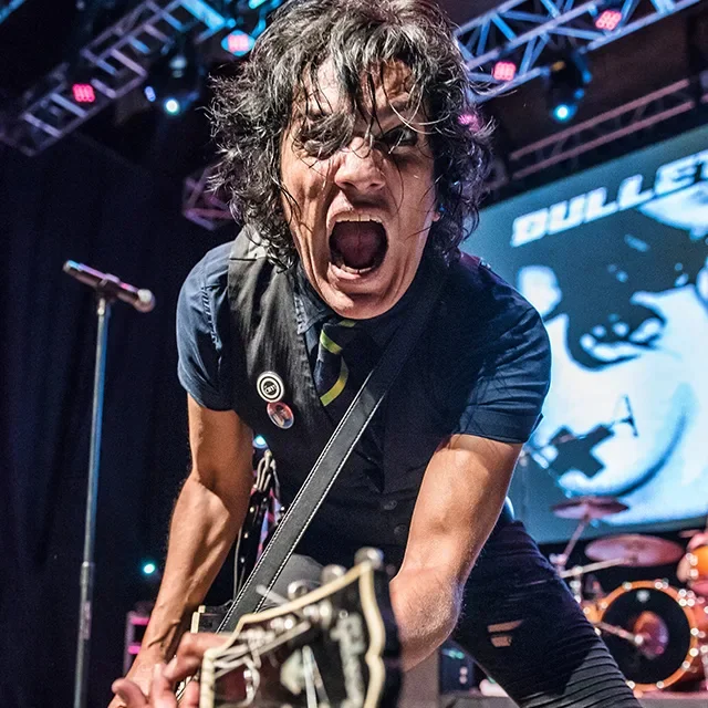 MARQ TORIEN (BULLETBOYS, ex-KING KOBRA, RATT, LOVE/HATE) with the single *Flying High Again* from the album Ozzy/Sabbath - The Ultimate Tribute - Metal, Heavy metal, USA, Video, Youtube