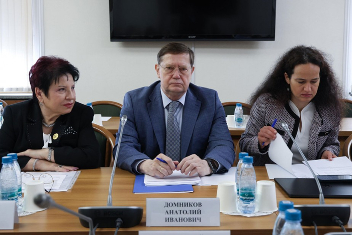 ����: <!--noindex--><a href="https://pikabu.ru/story/tsifra_na_marshe_no_mediki_tratyat_na_oformlenie_bumag_do_50_rabochego_vremeni_14033889?u=http%3A%2F%2Fduma.gov.ru&t=duma.gov.ru&h=ed8d27d934a99fd232526b3d09921b2f02cccb50" title="http://duma.gov.ru" target="_blank" rel="nofollow noopener">duma.gov.ru</a><!--/noindex-->