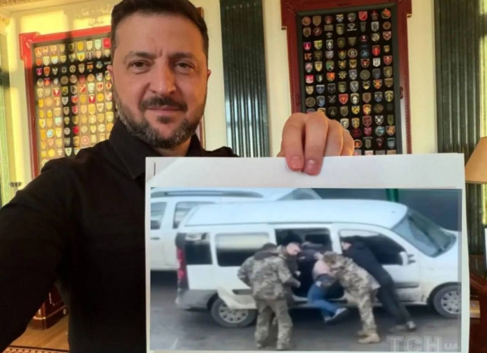 Гордый автор со своим творением