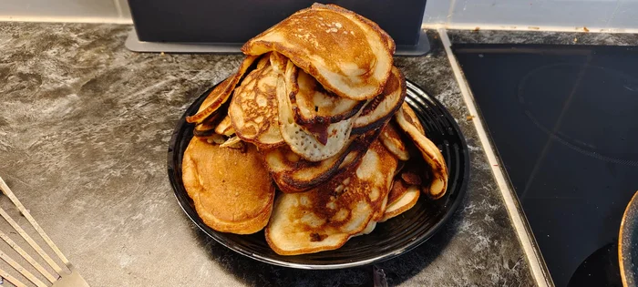 Kefir pancakes for breakfast! - My, Recipe, Bakery products, Men's cooking, Breakfast, Food, Pancakes, Kitchen, Cooking, Cooking for the lazy, Preparation, Dough, Flour, The photo, Mobile photography, Male, Family, Sweets, Sour cream, Dessert, Longpost