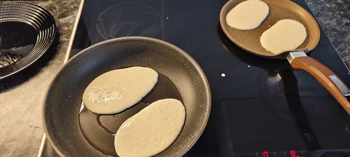 Kefir pancakes for breakfast! - My, Recipe, Bakery products, Men's cooking, Breakfast, Food, Pancakes, Kitchen, Cooking, Cooking for the lazy, Preparation, Dough, Flour, The photo, Mobile photography, Male, Family, Sweets, Sour cream, Dessert, Longpost