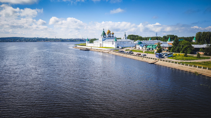 Поехал на велике от Костромы до Нижнего Новгорода. День 2. Не работающий паром. Первая сотка. Плёс