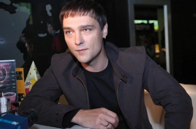 ���� �������. ����: <a href="https://d.pikabu.ru/story/shatunov_umer_kuznetsov__tozhe_tragicheskie_sudbyi_artistov_laskovogo_maya_14087631?u=http%3A%2F%2Fria.ru%2F&t=%D0%A0%D0%98%D0%90%20%D0%9D%D0%BE%D0%B2%D0%BE%D1%81%D1%82%D0%B8&h=95cfc105819a6bbe784e4ead6d4e493da37403f0" title="http://ria.ru/" target="_blank" rel="nofollow noopener">��� �������</a>/ ��������� ���������