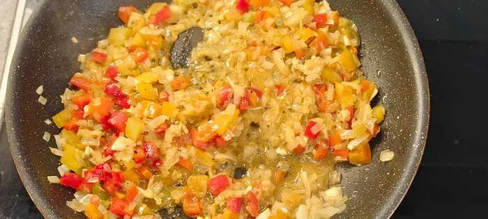 Shakshuka Scrambled Eggs! - Series Male Homemade
, My, Men's cooking, Recipe, Shakshuka, Omelette, Eggs, Breakfast, Food, Yummy, Preparation, Cooking, Vegetables, Other cuisine, Tableware, Bread, Cooking for the lazy, Spices, The photo, Longpost