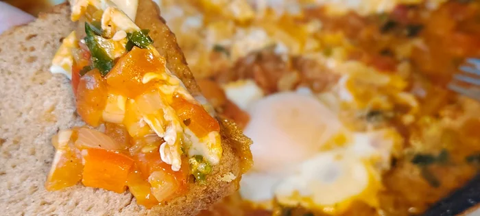 Shakshuka Scrambled Eggs! - Series Male Homemade
, My, Men's cooking, Recipe, Shakshuka, Omelette, Eggs, Breakfast, Food, Yummy, Preparation, Cooking, Vegetables, Other cuisine, Tableware, Bread, Cooking for the lazy, Spices, The photo, Longpost