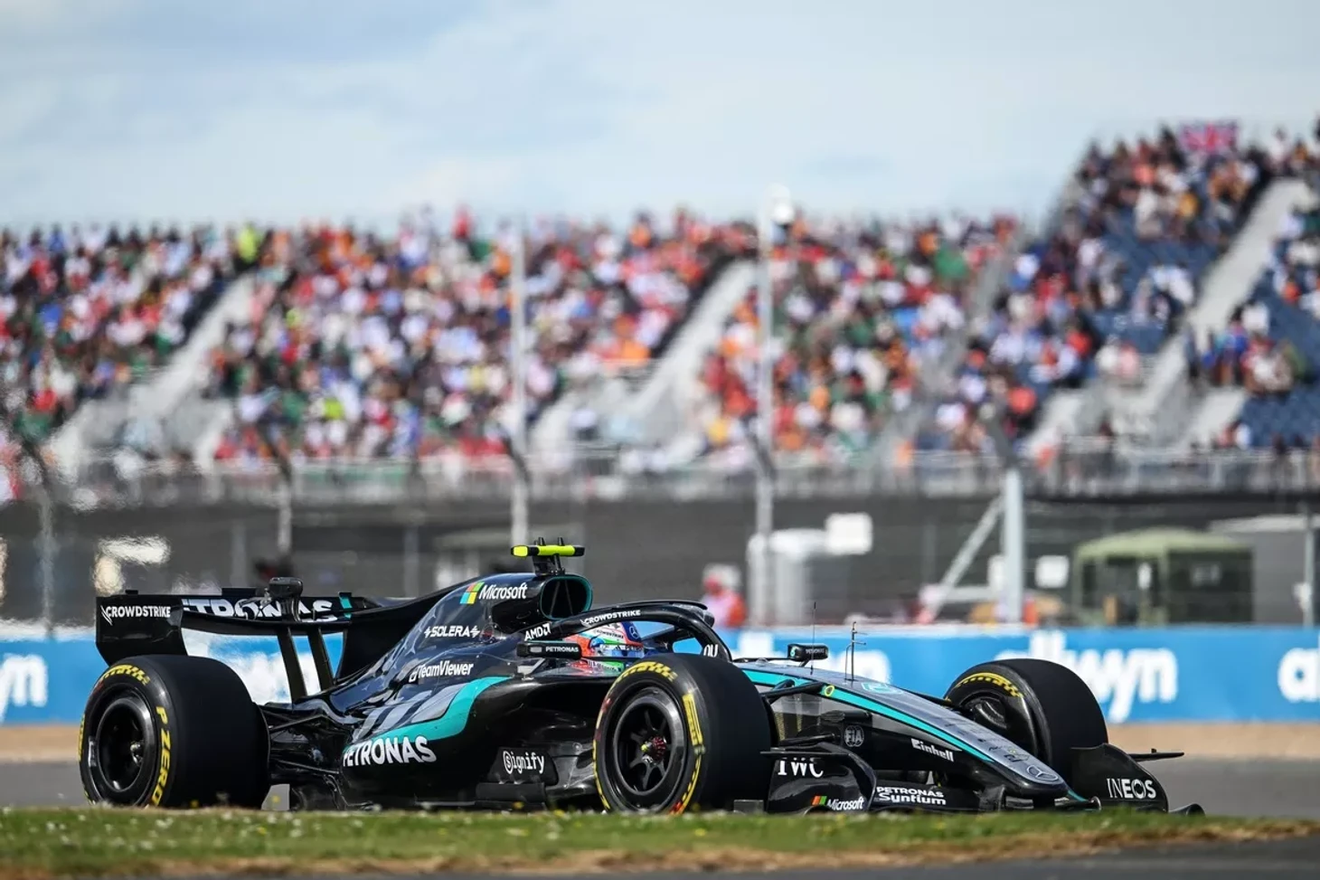 2026 British Grand Prix: Leclerc wins for the first time in two years, Russell and Hamilton take home podium - Series F1 is the queen of motorsport, My, Автоспорт, Formula 1, Speed, Race, Competitions, The photo, Great Britain, Charles Leclerc, Lewis Hamilton, George Russell, Lando Norris, Ferrari, Max Verstappen, Mercedes, Mclaren, Jeremy Clarkson, Brian May, Athletes, Sport, Extreme, Longpost