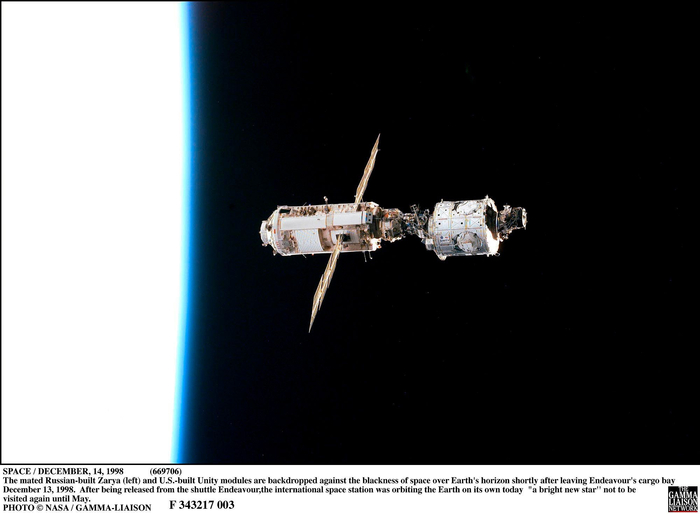 Российский модуль «Заря» — первый кирпичик МКС, 1998 год. Источник: NASA / Getty Images.
