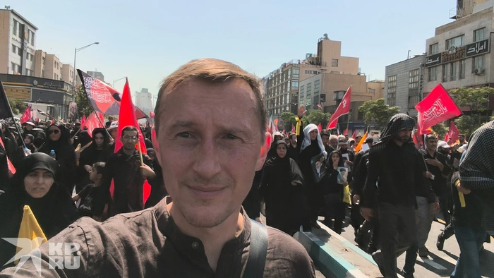 Спецкор "Комсомольской правды" Григорий Кубатьян в Тегеране во время прощания с Али Хаменеи