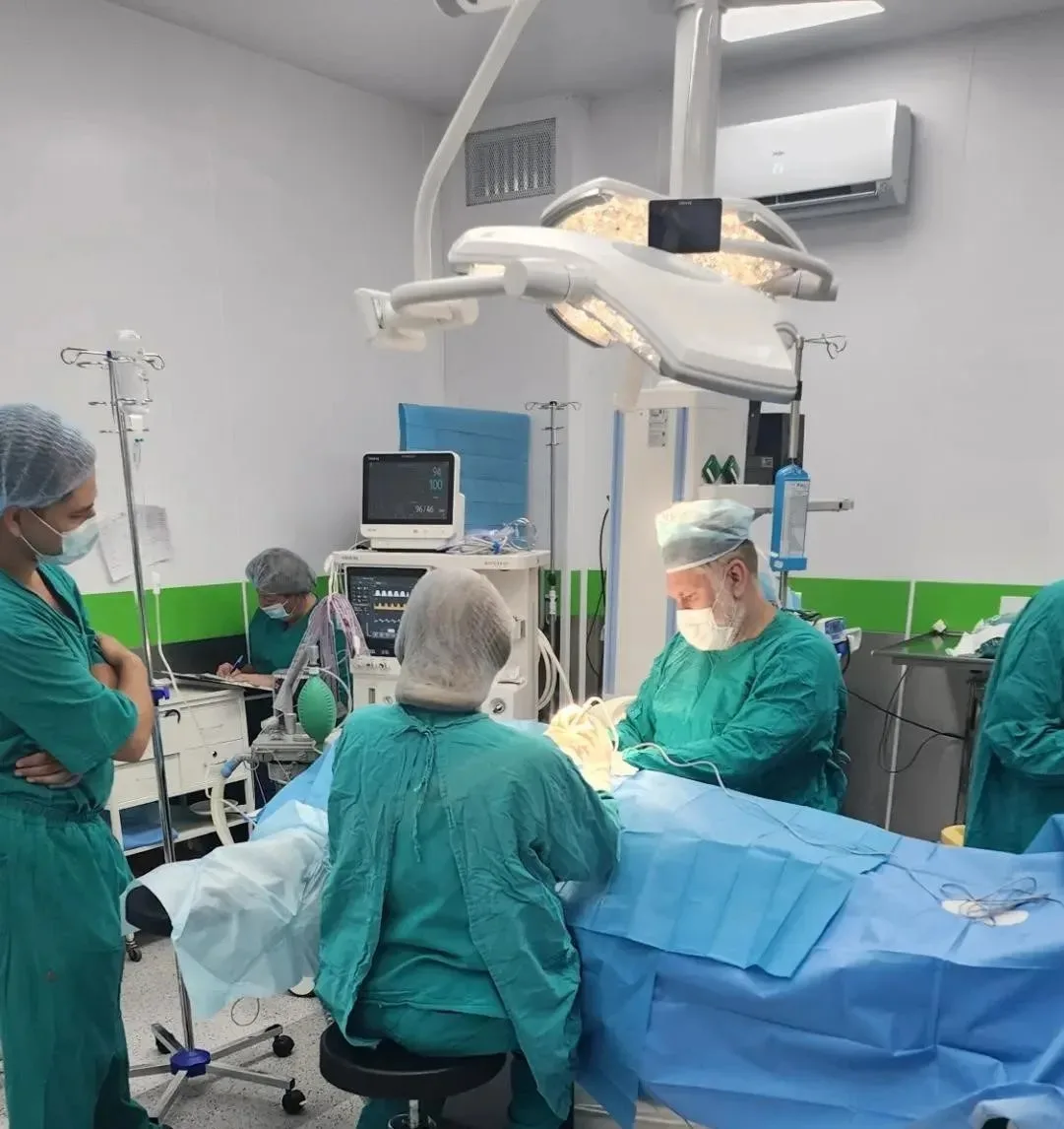Samara doctors performed a complex operation on a teenager during a missile threat. - My, Operation, Negative, Scoliosis, The medicine, Surgery, Treatment