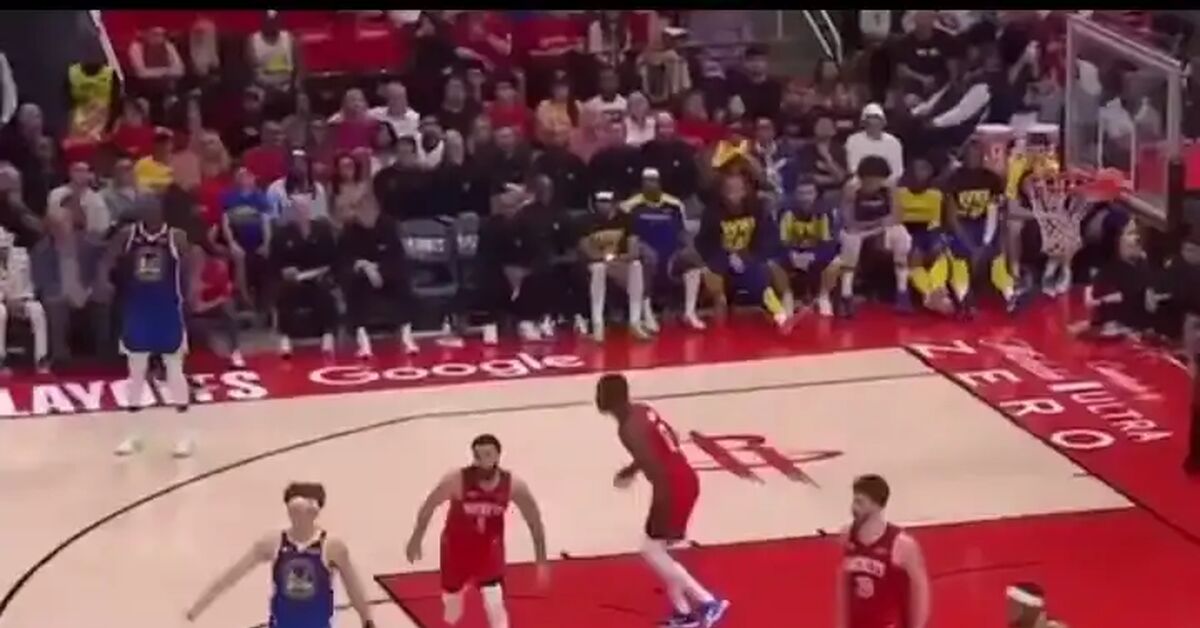 Stephen Curry is an ordinary miracle! - Vertical video, With sound, Video, Steph Curry, Basketball, NBA, Three-point, Sport, Professionalism, Watch with sound, Players, Defender, Throw