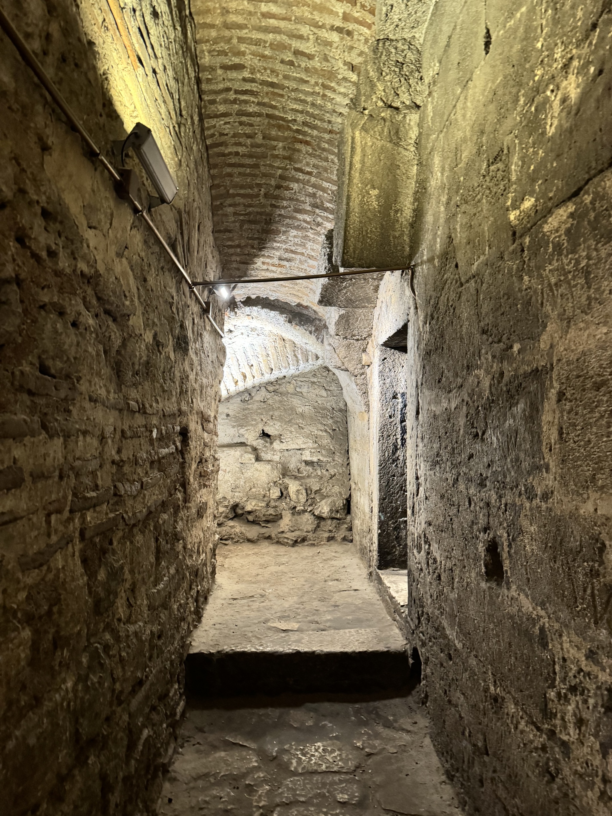 Skeletons in underground cisterns: why it's best not to stomp loudly under Istanbul's glossy shops - My, Istanbul, Turkey, Myths, City's legends, Tank, Dungeon, Тайны, Mystic, Supernatural, The author's world, Longpost