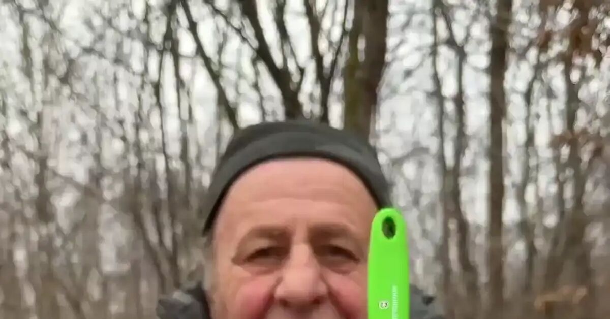 Making your own kindling - Informative, Sticky, How is it done, Process, Fire Extraction, Matches, Ignition, Bonfire, Survivors, With your own hands, Video, Vertical video, Short videos
