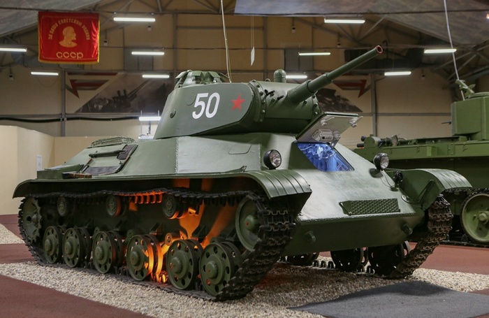 После испытаний в СССР в сентябре 1939 года трофейного PzKpfw III Ausf F экспериментальный танк сопровождения пехоты Т-126 СП был допилен до Т-50. 40 из 75 машин воевали на Ленинградском фронте.