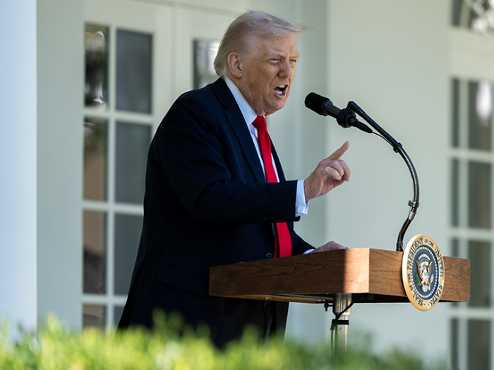 Дональд Трамп: США будут взимать 20% от стоимости проходящих через Ормуз грузов