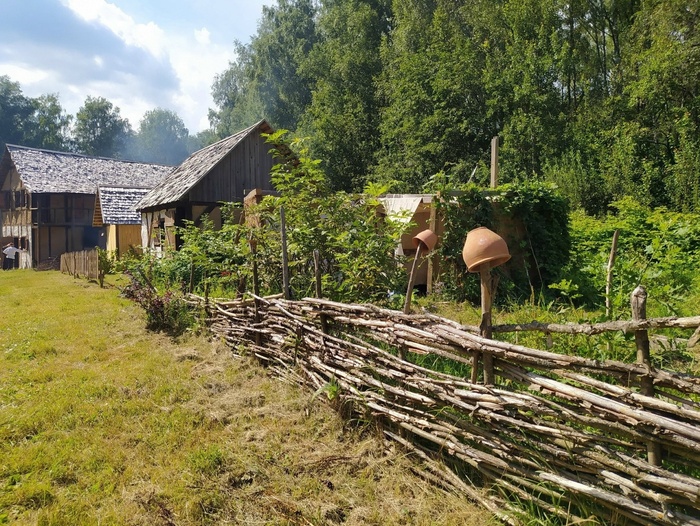 Кадры из парка живой истории "Форпост". Все исключительно из натуральных материалов. Как будто попадаешь в средневековье