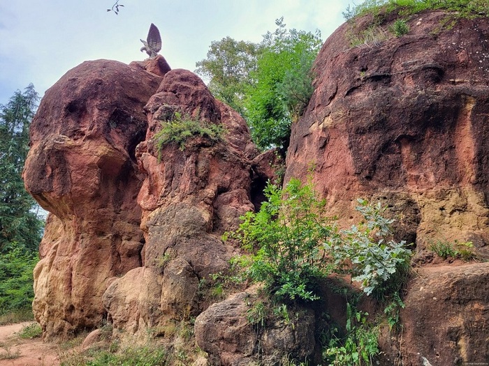 Красные камни. Фото: Валентина Марченко