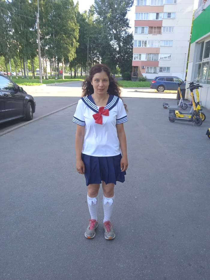 Простите, но.. на неё оборачивались все)) один пацан вообще с открытой пастью смотрел..))