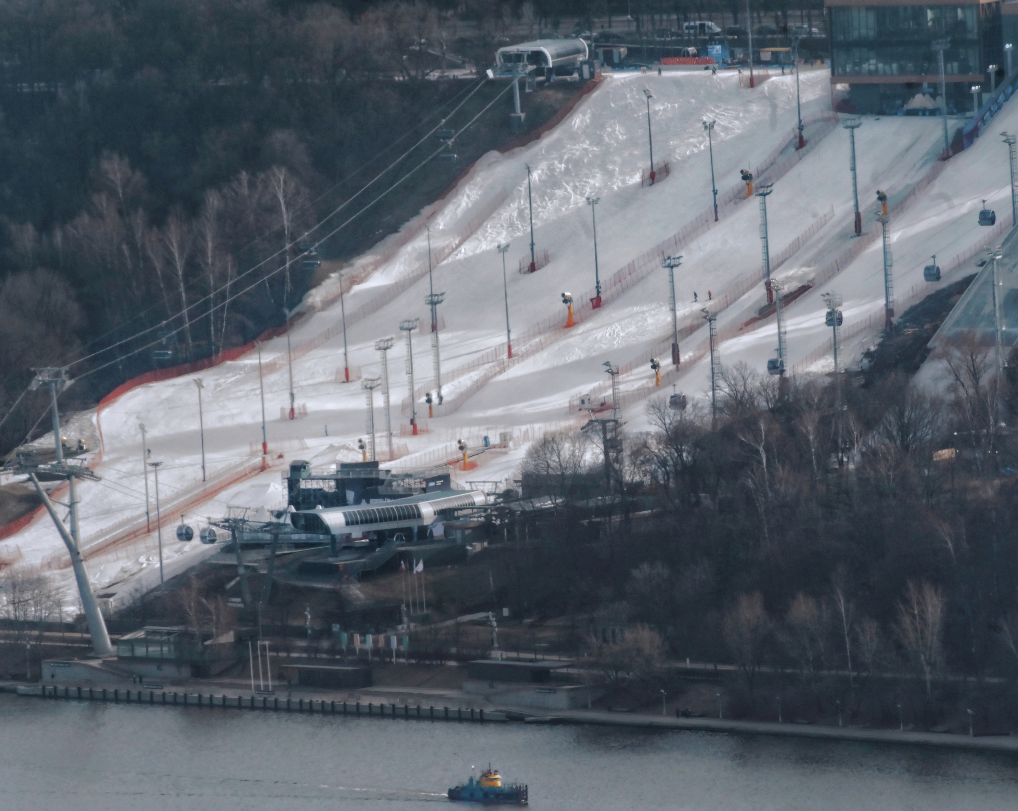 Skiing in Moscow - My, The photo, beauty, Moscow, Town, Skiing, Skis, Sport, The mountains, River, Beautiful view, Vessel, Ship, Skiers, Funicular, Snow, Winter, Spring, Where to go