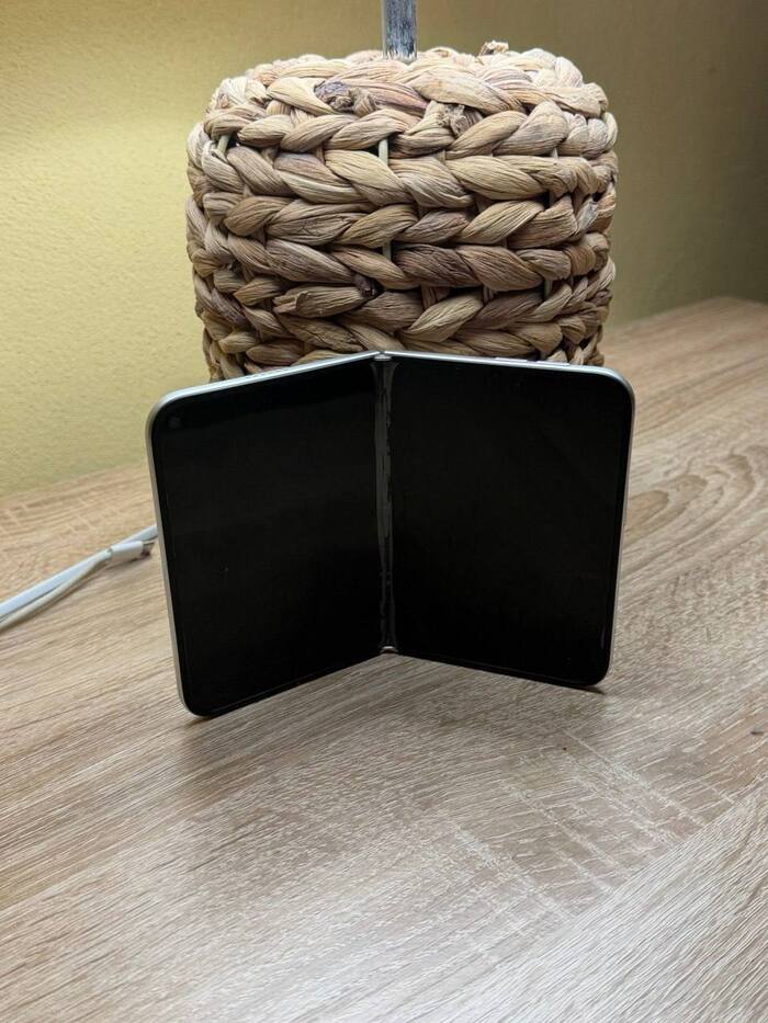 Apple ������ �������� iPhone. �� $2000. Samsung ������� ����� �� 6 ��� � �������