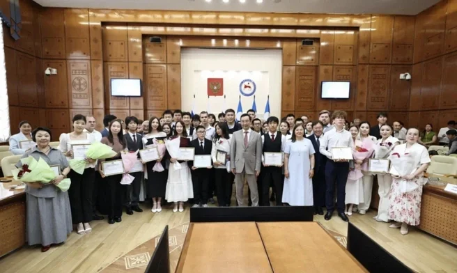 What's the situation with the Unified State Exam in Yakutia, and why are there so many perfect scorers? We analyze the results. - My, Unified State Exam, School, Education, Longpost