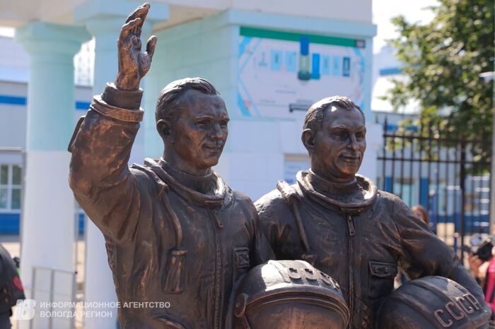 В Вологде открыли памятник космонавтам Юрию Гагарину и Павлу Беляеву