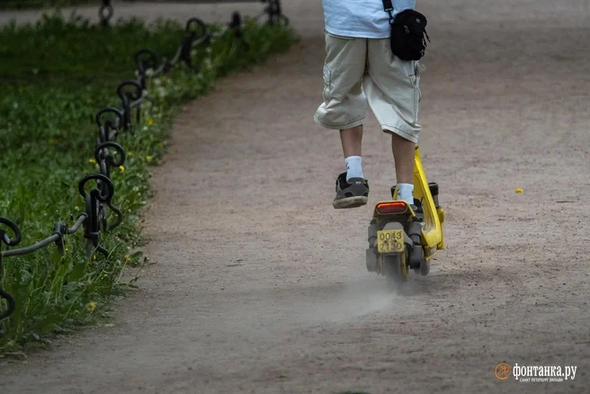 She was lying unconscious in a pool of blood: Teenagers on an electric scooter hit a woman in the Southwest - Series Articles from the web, Negative, Incident, Teenagers, Kick scooter, Scooters, Electric scooter, Yekaterinburg, Police, Injury, Longpost