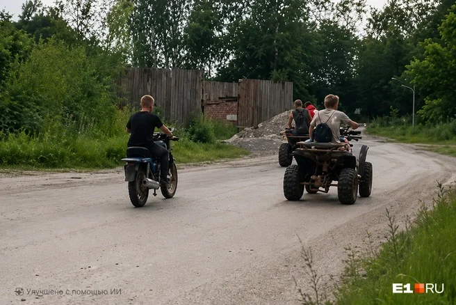 If you make a remark, they snap back. In Yekaterinburg, children on ATVs were harassing an entire neighborhood—and then tragedy struck. - Series Articles from the web, Negative, Children, Yekaterinburg, Driver, A pedestrian, Road, ATV, Parents, Parents and children, Minors, Short videos, Vertical video, Video, Longpost, Пассажиры, Violation of traffic rules, Motorcycles, Road safety