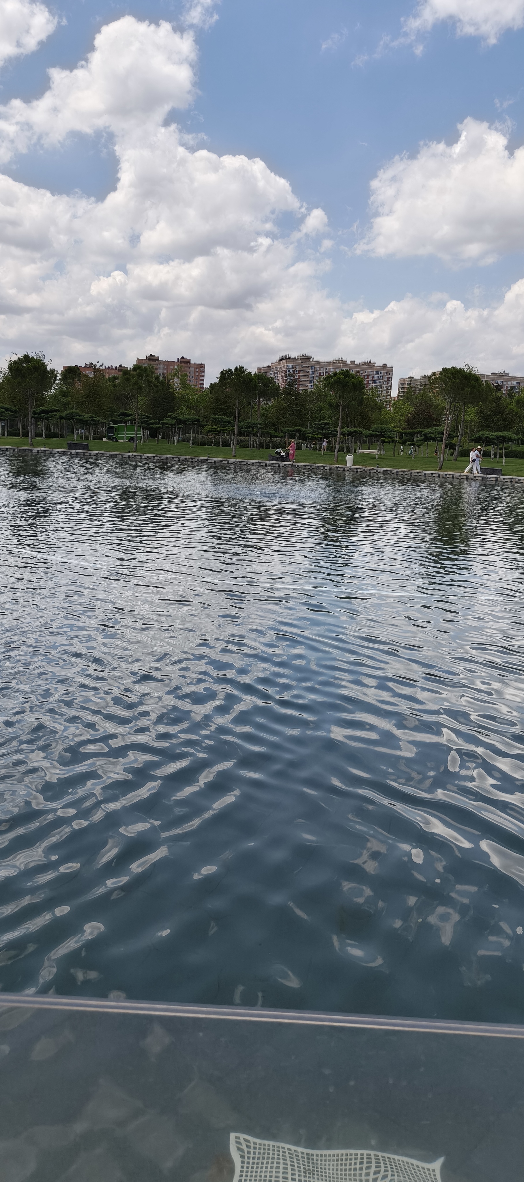 A rotunda with a lake in Cloud Park in Krasnodar. - Series Krasnodar, My, Calmness, Krasnodar, Joy, Краснодарский Край, Good mood, Mood, beauty, Happiness, Nature, Walk, sights, Town, City walk, Lake, Video, Vertical video, Short videos, Longpost