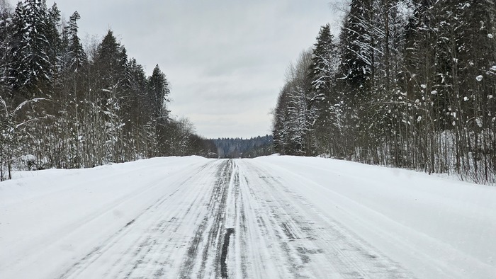 А215, вечерело