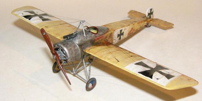 Модель самолета Fokker E.IV, pilot ace Oswald Boelcke. ICM, масштаб 1/72.