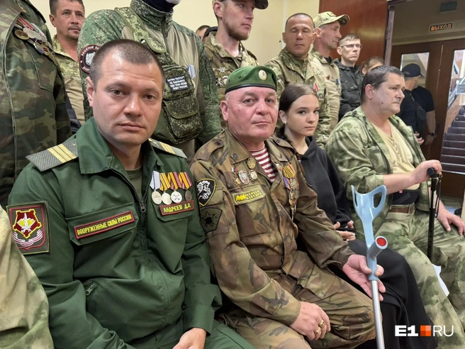 ��������: ����� �������� / <!--noindex--><a href="https://pikabu.ru/story/desyatki_boytsov_svo_prishli_v_sud_na_urale_posle_togo_kak_veterana_izbili_i_grozili_iznasilovat_onlayn_14232325?u=http%3A%2F%2FE1.RU&t=E1.RU&h=d14cb2f4849bc246a517d6332b909846dc263a36" title="http://E1.RU" target="_blank" rel="nofollow noopener">E1.RU</a><!--/noindex-->