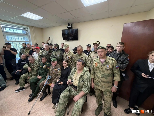 ��������: ����� �������� / <!--noindex--><a href="https://pikabu.ru/story/desyatki_boytsov_svo_prishli_v_sud_na_urale_posle_togo_kak_veterana_izbili_i_grozili_iznasilovat_onlayn_14232325?u=http%3A%2F%2FE1.RU&t=E1.RU&h=d14cb2f4849bc246a517d6332b909846dc263a36" title="http://E1.RU" target="_blank" rel="nofollow noopener">E1.RU</a><!--/noindex-->