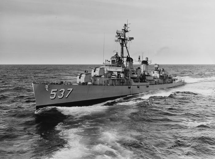 Эсминец USS The Sullivans (DD-537) типа «Флетчер». (<a href="https://pikabu.ru/story/proshchay_proshchay_missis_sallivan_14258496?u=https%3A%2F%2Fen.wikipedia.org%2Fwiki%2FFile%3APhoto_USN1063617_USS_The_Sullivans._29_Oct._%2762.jpg&t=%D0%98%D1%81%D1%82%D0%BE%D1%87%D0%BD%D0%B8%D0%BA&h=b7d924761b5aebe59e3d68b334dc79bdf3df5684" title="https://en.wikipedia.org/wiki/File:Photo_USN1063617_USS_The_Sullivans._29_Oct._'62.jpg" target="_blank" rel="nofollow noopener">Источник</a>)