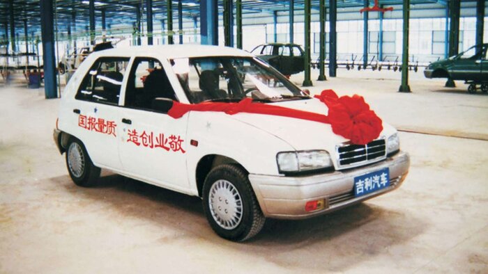1998 ���. ������ ������� ��������� ������� Haoqing. ������ ������ ����� 27 ����� ����� � ������� ������ ���������� �� �����. ����: Geely Auto