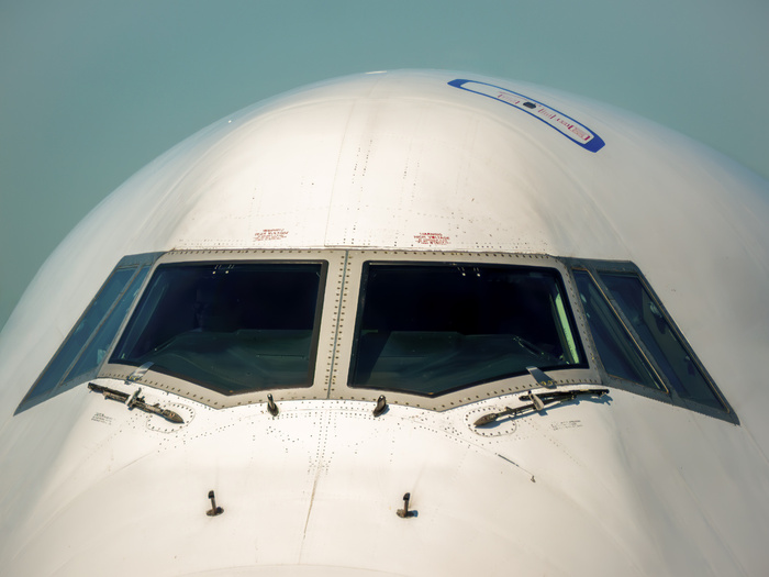 Источник <!--noindex--><a href="https://pikabu.ru/story/kak_otlichit_boeing_ot_airbus_za_paru_sekund_i_krasivo_pontanutsya_pered_druzyami_14277665?u=https%3A%2F%2Fupload.wikimedia.org%2Fwikipedia%2Fcommons%2F6%2F61%2FBoeing_747_Jumbo_front_cockpit_windows.jpg&t=https%3A%2F%2Fupload.wikimedia.org%2Fwikipedia%2Fcommons%2F6%2F61%2FBoeing_7...&h=f5175da283a5285984bea29597da359cde28c825" title="https://upload.wikimedia.org/wikipedia/commons/6/61/Boeing_747_Jumbo_front_cockpit_windows.jpg" target="_blank" rel="nofollow noopener">https://upload.wikimedia.org/wikipedia/commons/6/61/Boeing_7...</a><!--/noindex-->