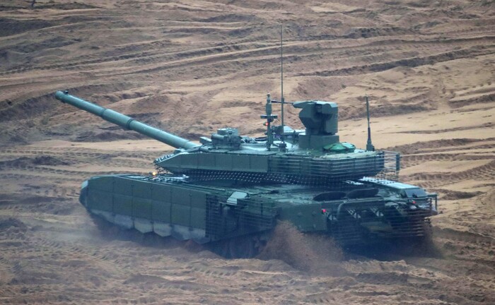 Танк серии Т-90 на учениях.