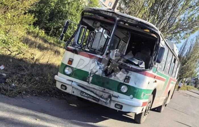 В Горловке при ударе ВСУ по автобусу пострадали 11 человек, 2 детей