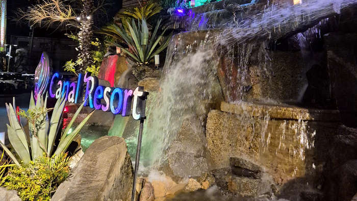 ���� � ��������� ����� Canal Resort � �����