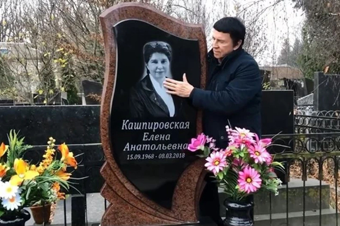 <!--noindex--><a href="https://pikabu.ru/story/kashpirovskiy__imya_naritsatelnoe_14388986?u=https%3A%2F%2Fwww.starhit.ru%2Fstory%2Fzombiroval-millionyi-lyudey-no-ne-predugadal-smert-docheri-sharlatan-li-anatoliy-kashpirovskiy-282354%2F&t=https%3A%2F%2Fwww.starhit.ru%2Fstory%2Fzombiroval-millionyi-lyudey-no-...&h=6278e37969fca8c7b2452a241e1dfab47504d069" title="https://www.starhit.ru/story/zombiroval-millionyi-lyudey-no-ne-predugadal-smert-docheri-sharlatan-li..." target="_blank" rel="nofollow noopener">https://www.starhit.ru/story/zombiroval-millionyi-lyudey-no-...</a><!--/noindex-->