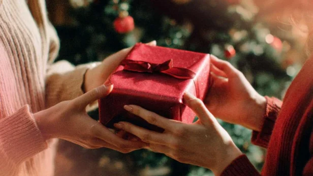 Оригинальные подарки для подруги на Новый год